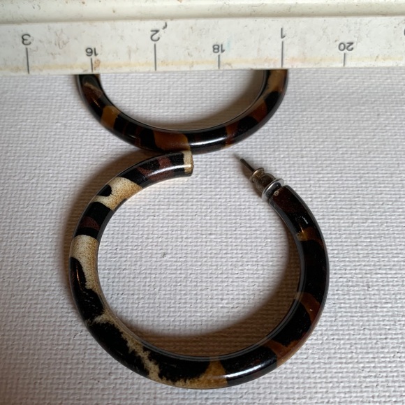 Pony tortoise hide vintage hoop earrings. - Picture 6 of 6